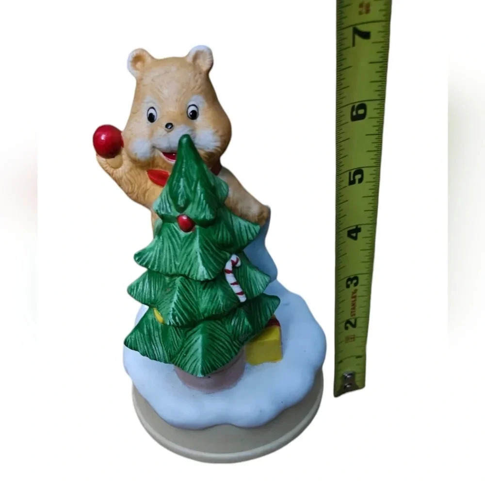 Vintage Christmas Bear Music Box Winds up to "White Christmas."​​​​​ - Picture 5 of 6